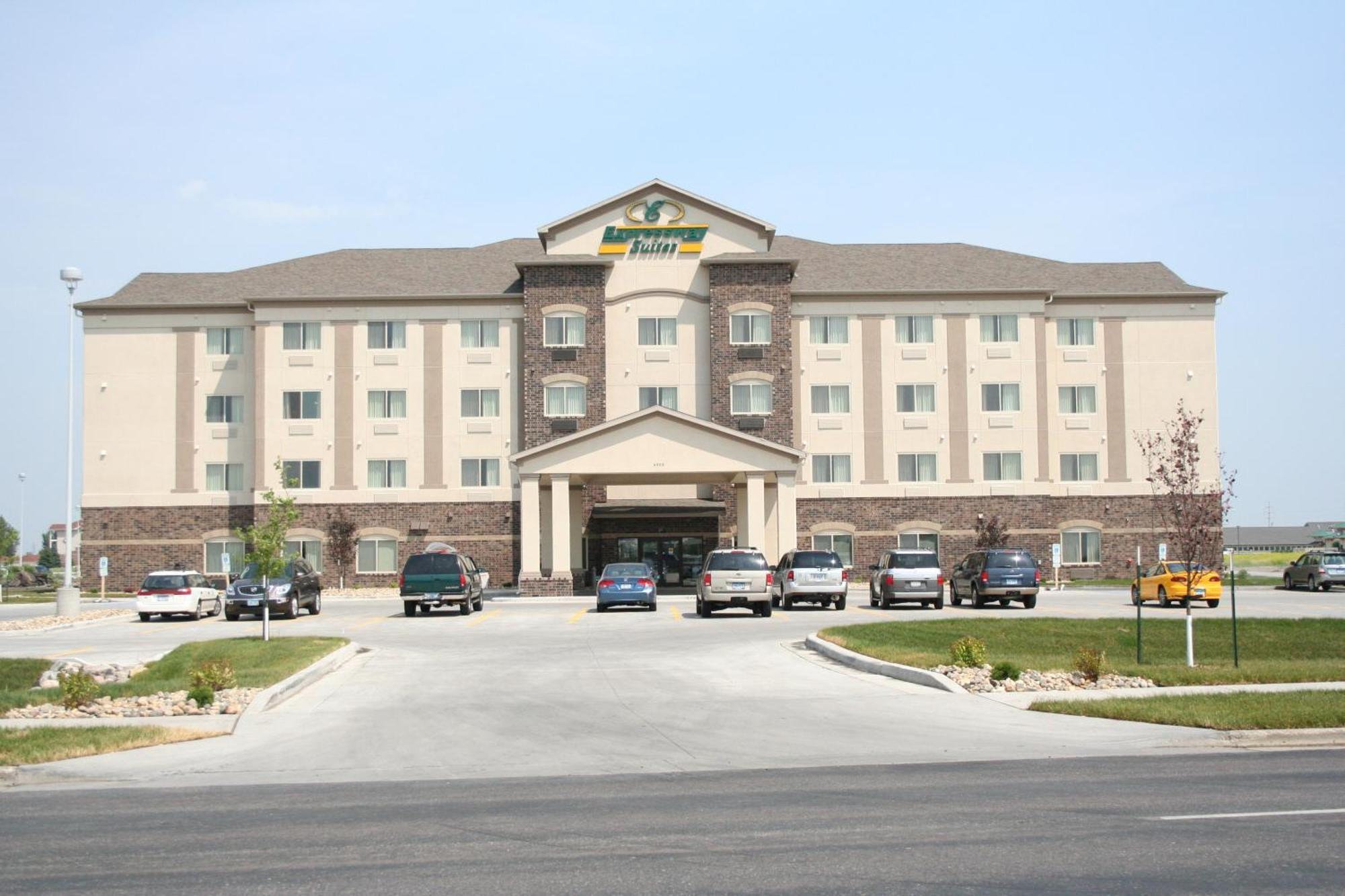 Expressway Suites Fargo Exterior photo