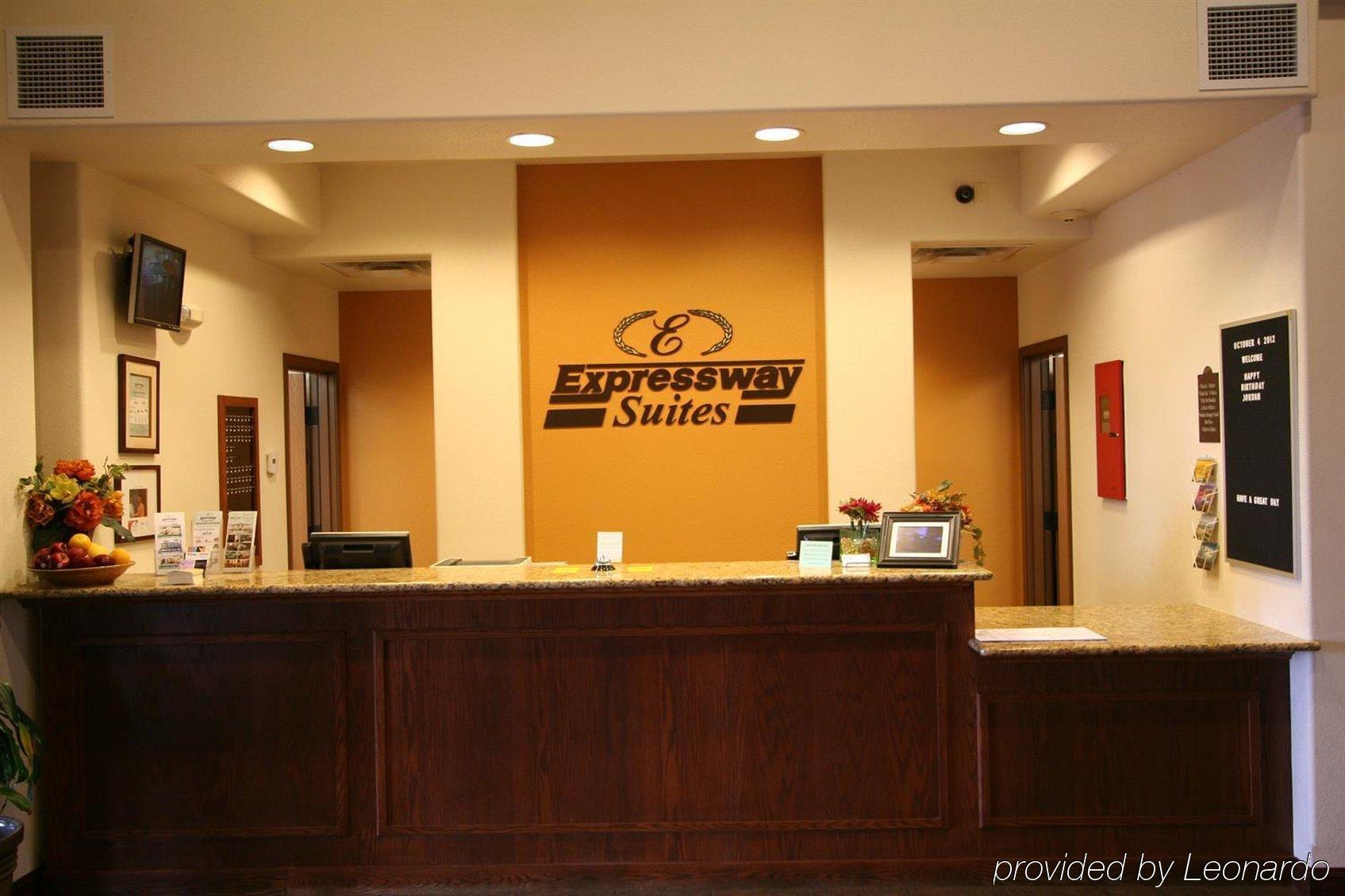 Expressway Suites Fargo Interior photo