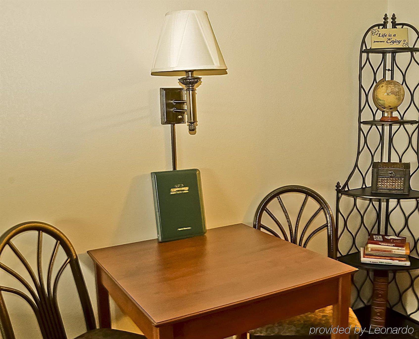 Expressway Suites Fargo Room photo